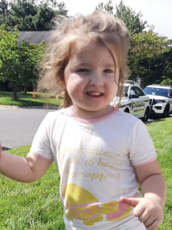 Police Looking For Parents Of 2-Year-Old Girl Found In Montgomery County