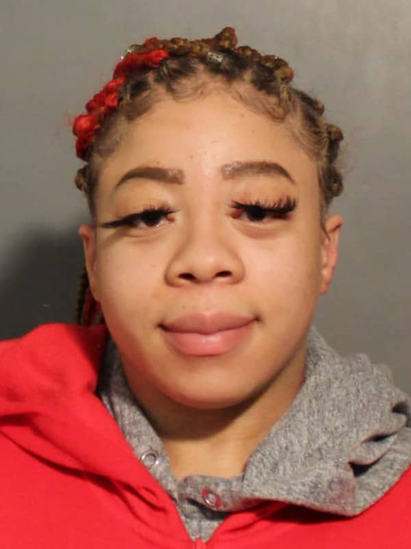Suffolk Woman Attacks Nassau County Restaurant Employee With Liquor Bottle, Knife, Police Say