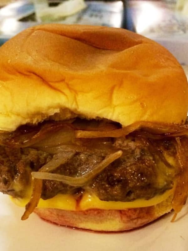 Does White Manna In Hackensack Have The DVlicious Best Burger?