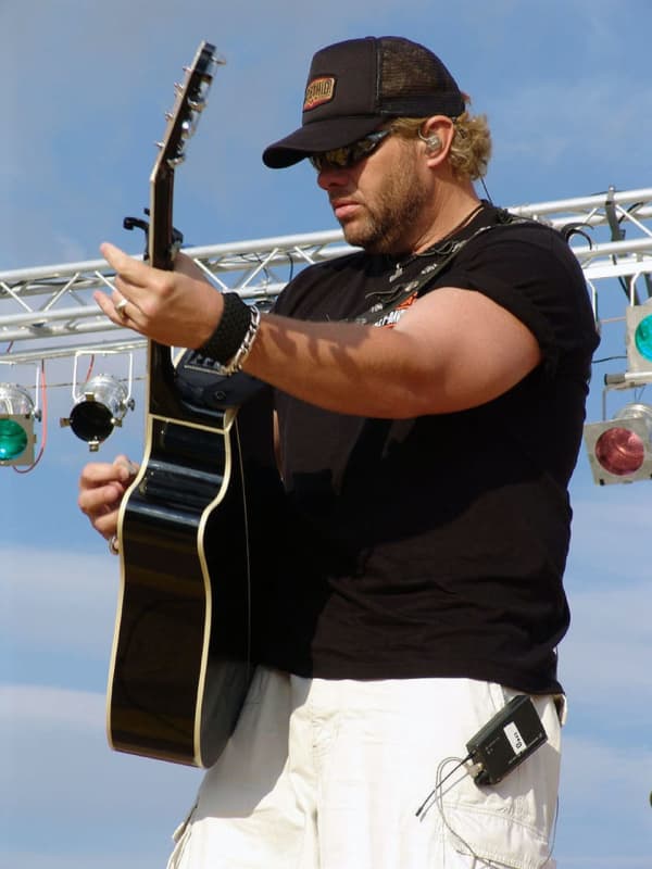 Toby Keith's Concert At Mohegan Sun Arena Canceled After Singer Announces Cancer Diagnosis