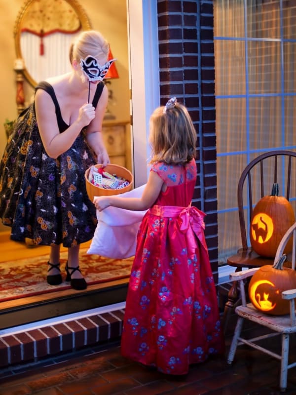 COVID-19: Kids Can Still Go Trick-Or-Treating, Cuomo Says, Banning It Would Be 'Inappropriate'