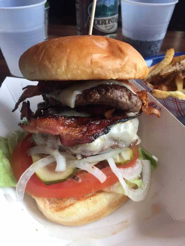 Here Are The Five Highest Rated Dutchess County Restaurants For Burgers, According To Yelp