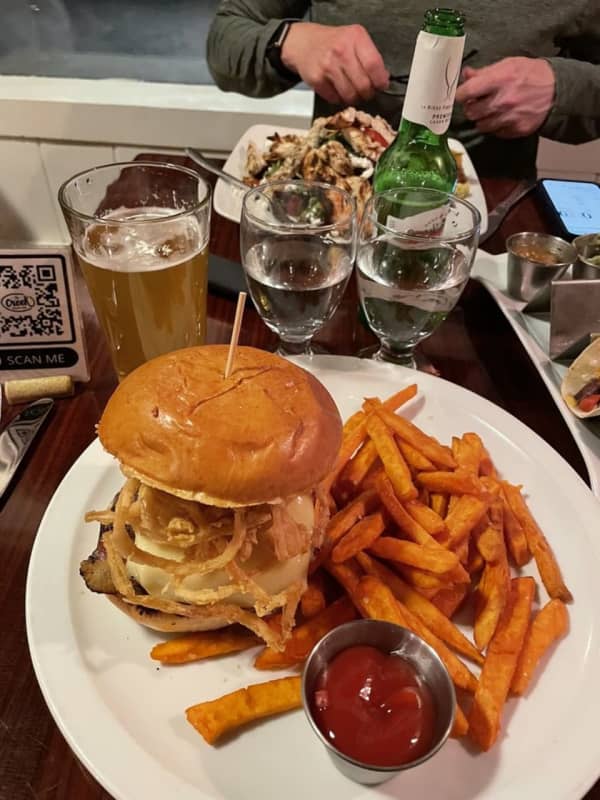 Croton Falls Eatery Cited For 'Amazing' Burgers, 'Freezing Cold' Beer