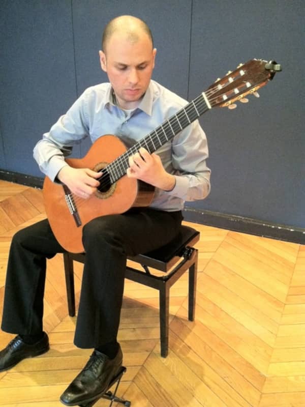 Brooklyn Contemporary Concert Guitarist Performs At Beacon Library