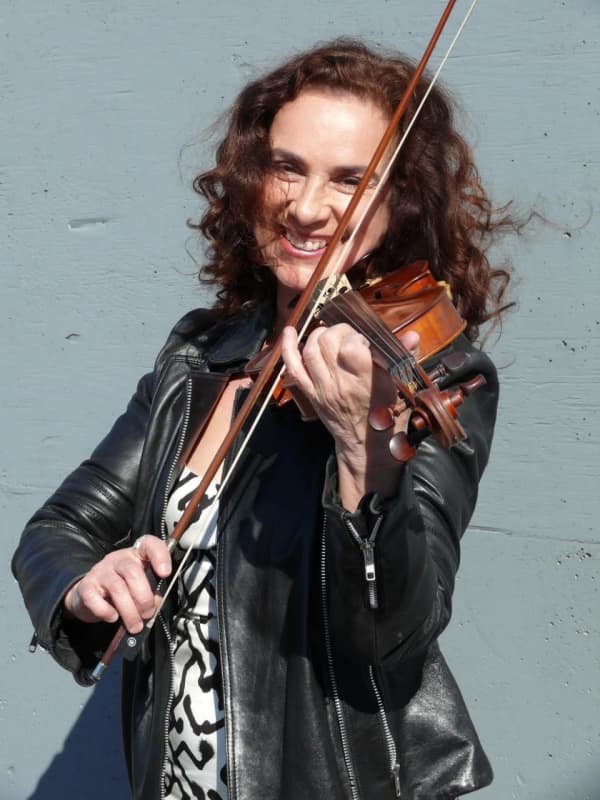 Violinist Elektra Kurtis-Stewart Plans Performance at Scarsdale Recital