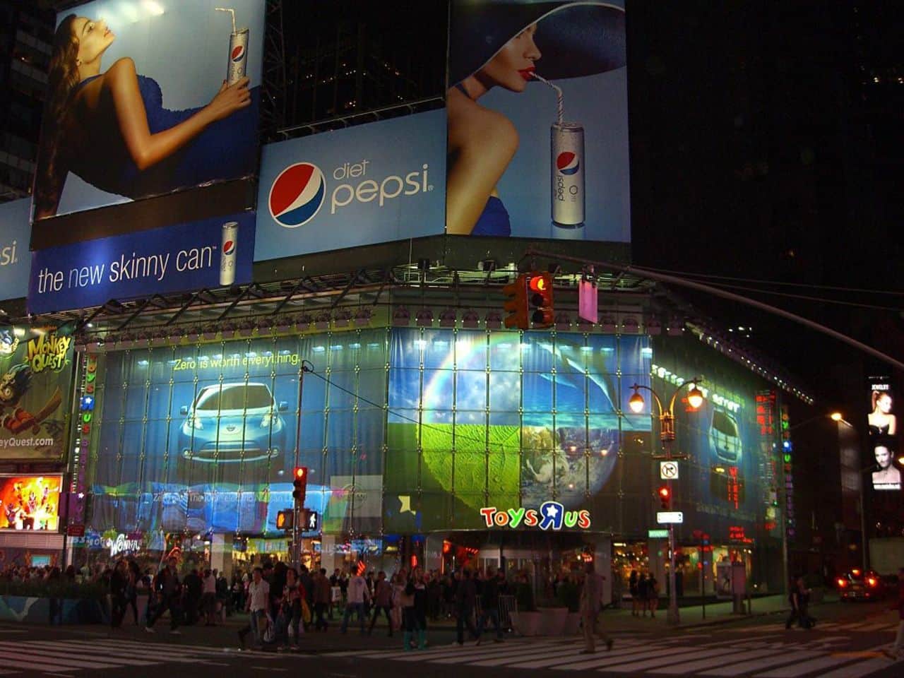 Toys R Us is closing its flagship store in Times Square at the end of the year.
