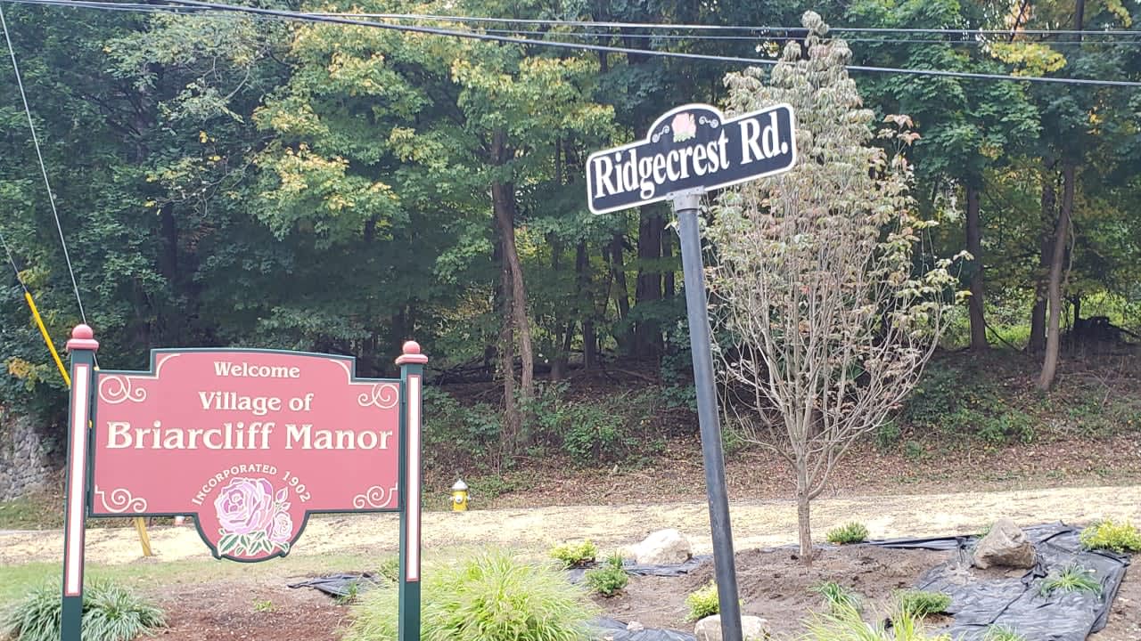 Briarcliff Manor signs