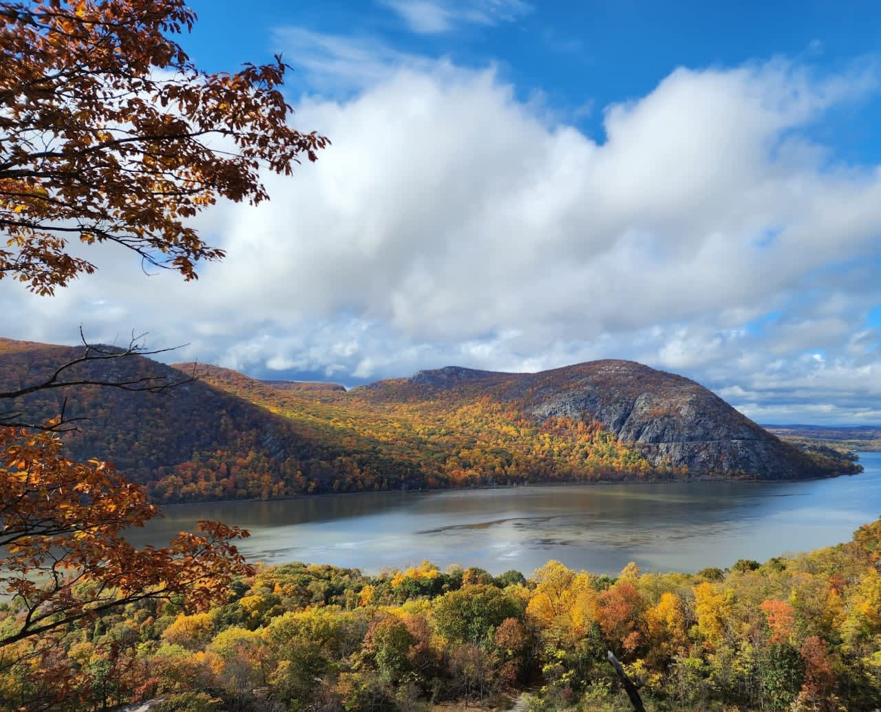 Fall foliage colors are peaking, according to the National Weather Service.