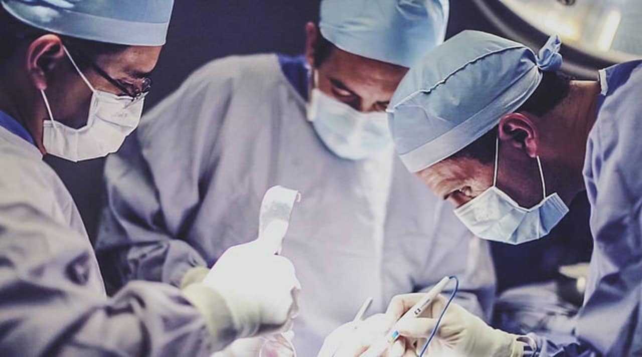 The team at Hudson Valley Surgical Group can create custom solutions to combat thyroid issues.