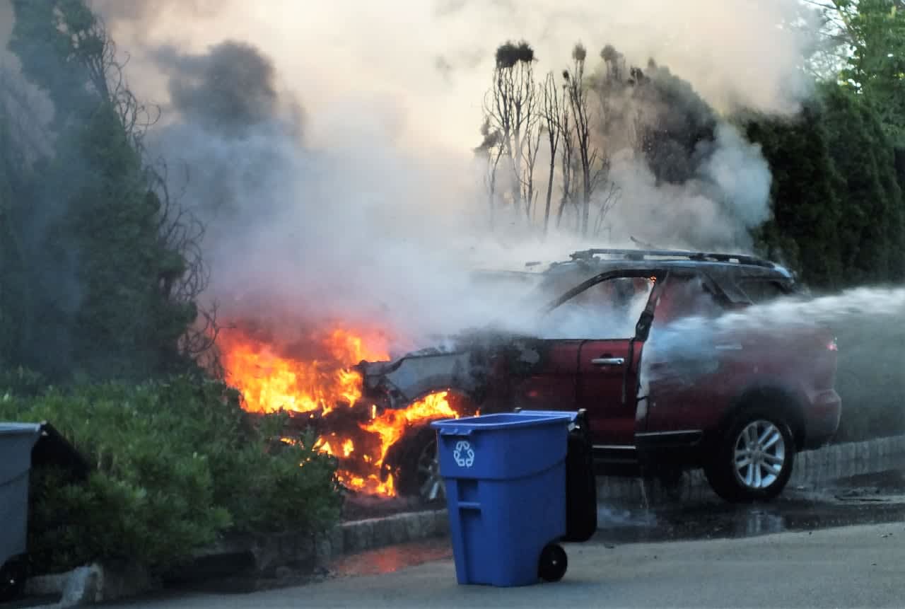 SUV fire, Glen Rock