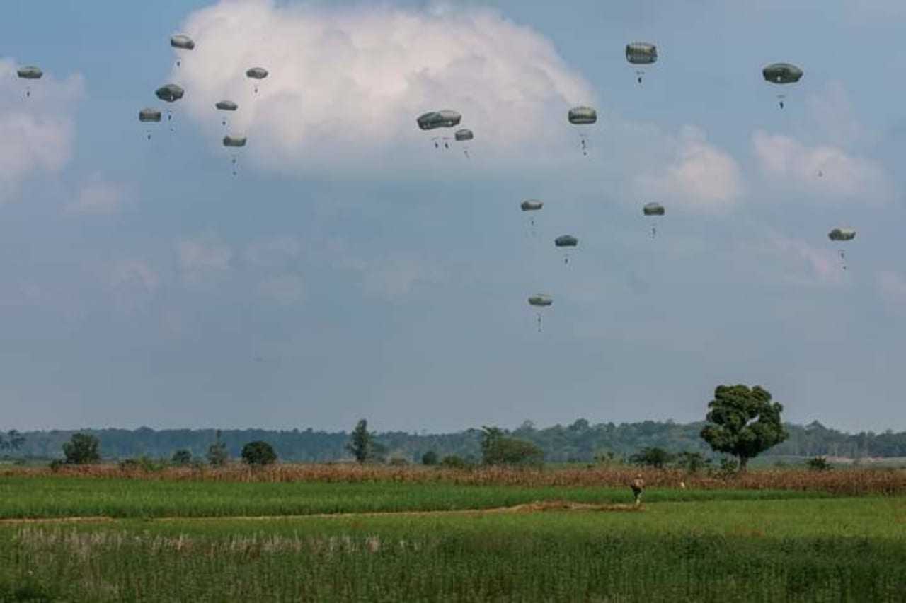 Paratroopers from the US 82nd Airborne Division practicing.