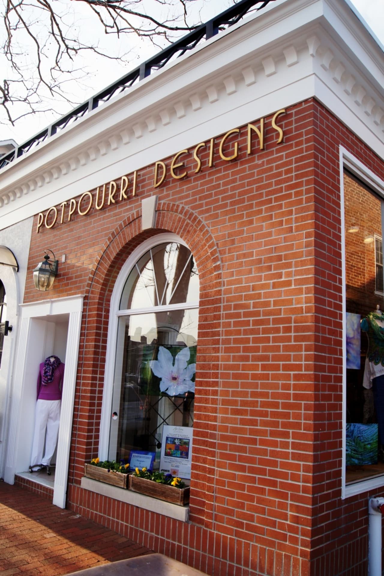 The one-day art and fashion shopping spree will be March 31 at Lyn Evans Potpourri Designs.