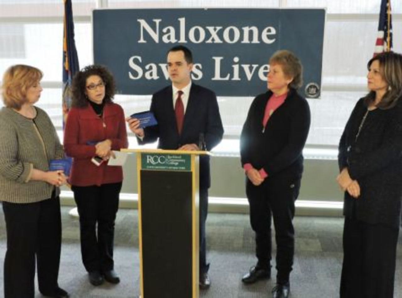 State Sen. David Carlucci has introduced legislation that would make Naloxone, a drug used to treat heroin overdoes, accessible at pharmacies.