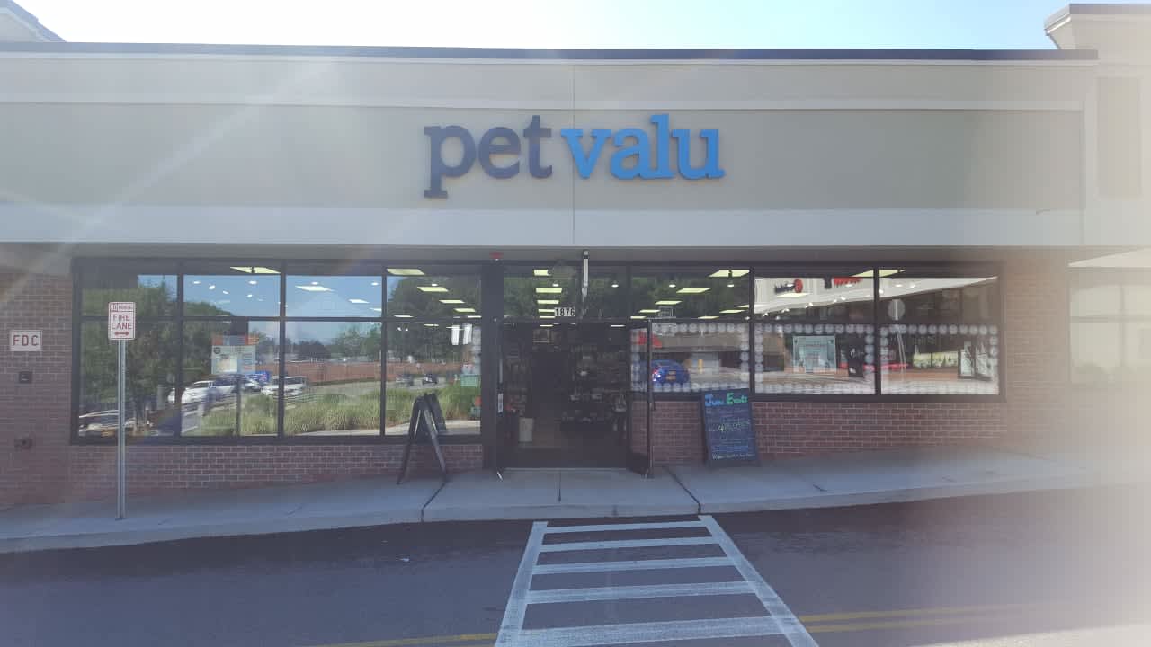 The new Pet Valu in Briarcliff Manor.
