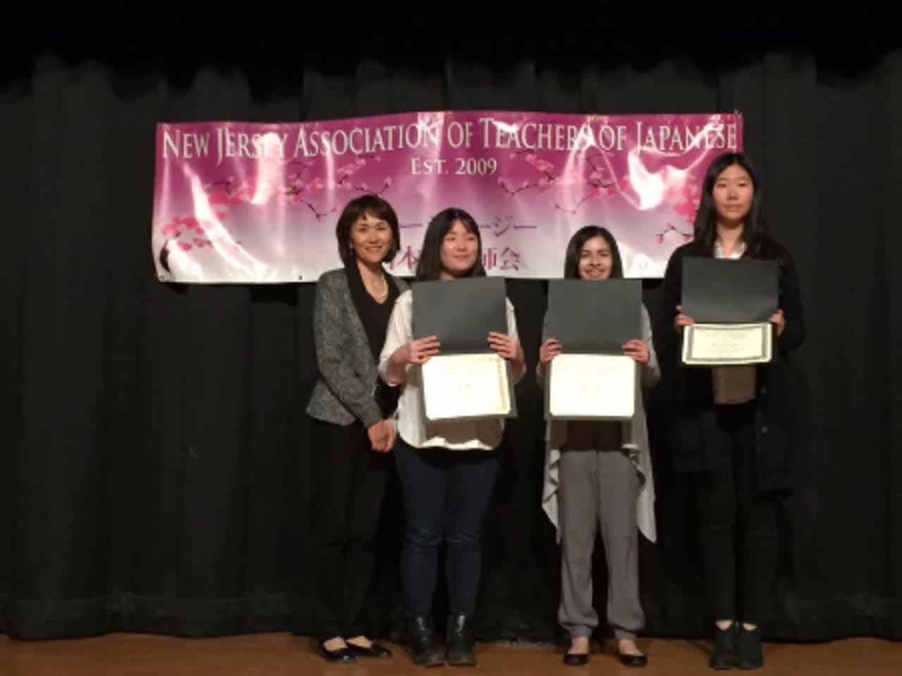 Teacher Kei Sakayama, and awardees Nathalie Leon, JeeYoon (Jenna) Kim and Na Yeh ( Eileen) Kim.
