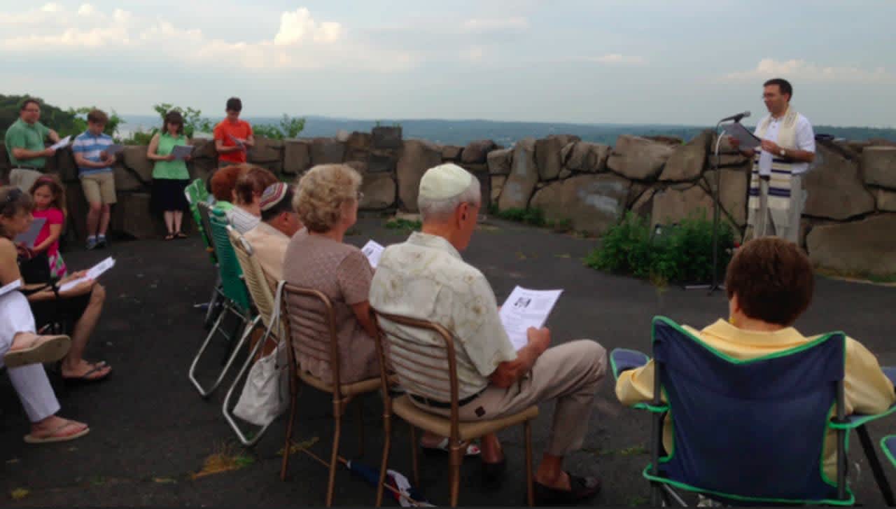A "Welcome Summer" service will be held at State Line Lookout off the Palisades Parkway on July 8.