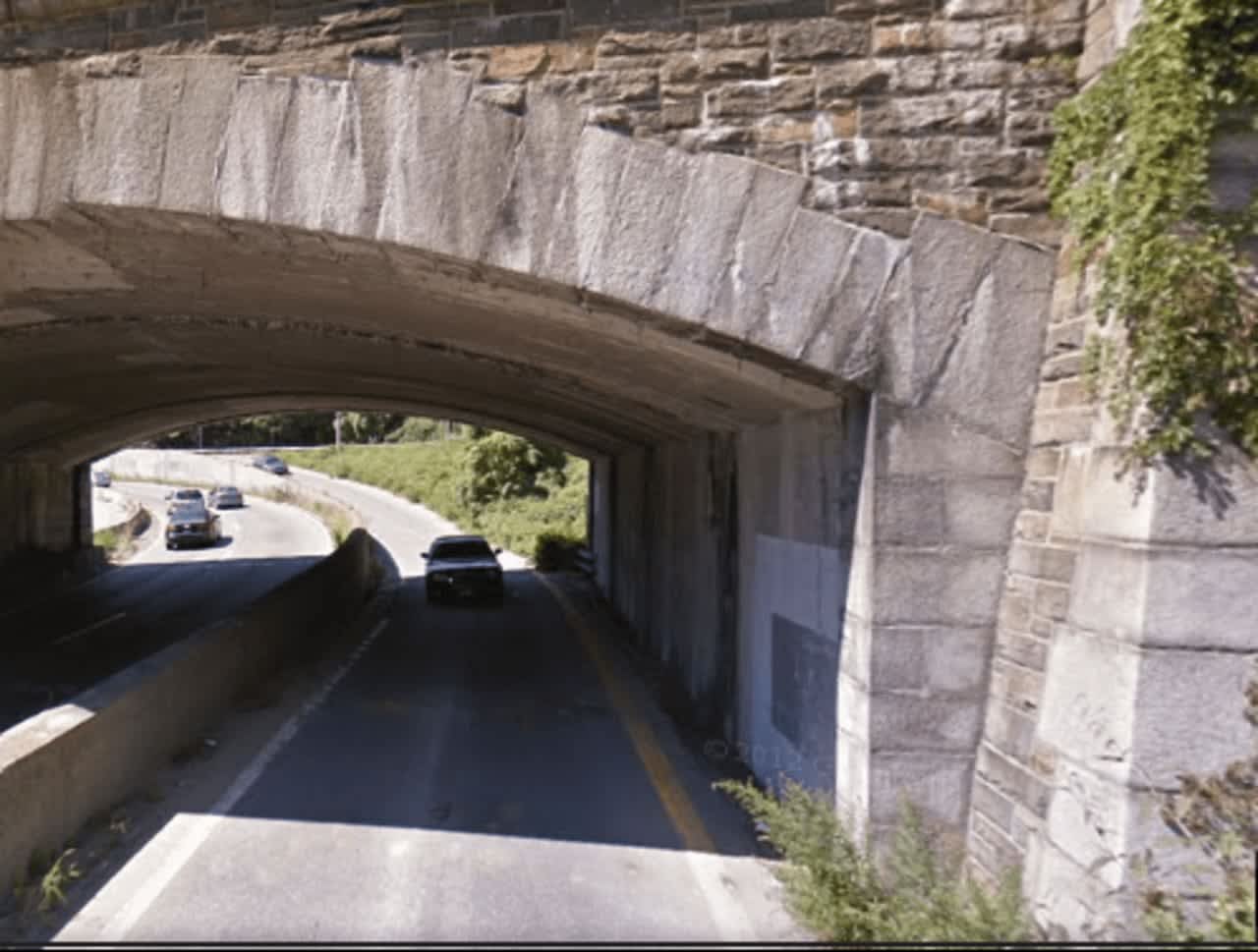 A minibus on the Saw Mill River Parkway struck the Yonkers Avenue overpass.