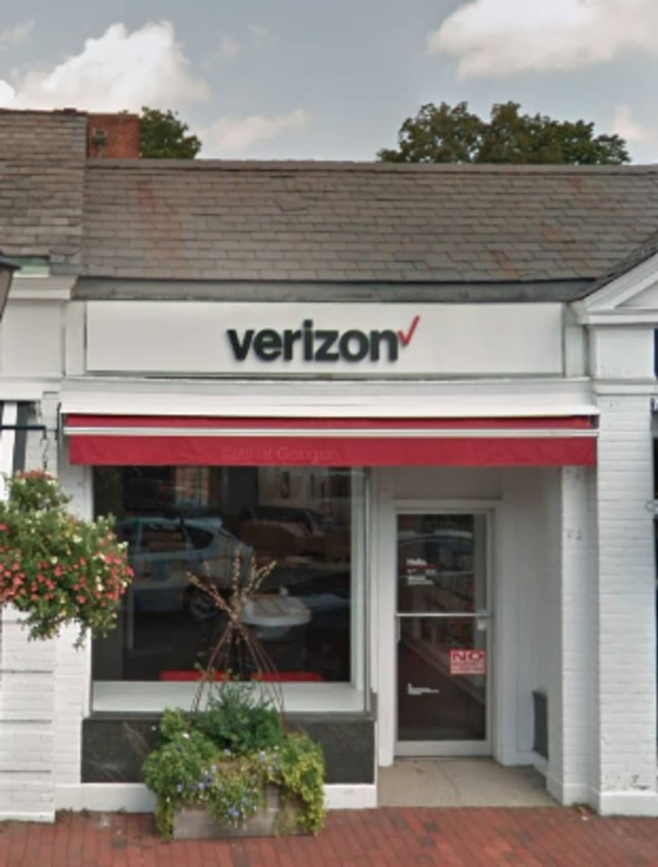 Verizon in New Canaan (139 Elm Street)