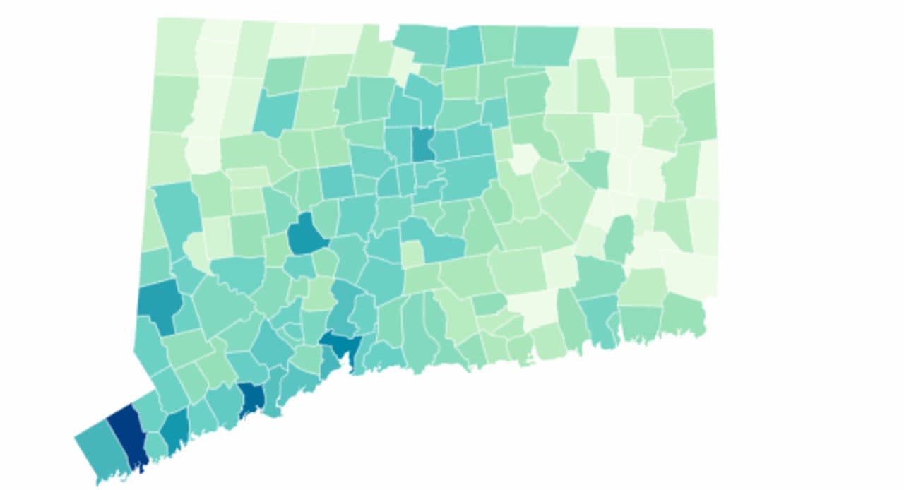 The interactive map tracking the number of cases by town in Connecticut.