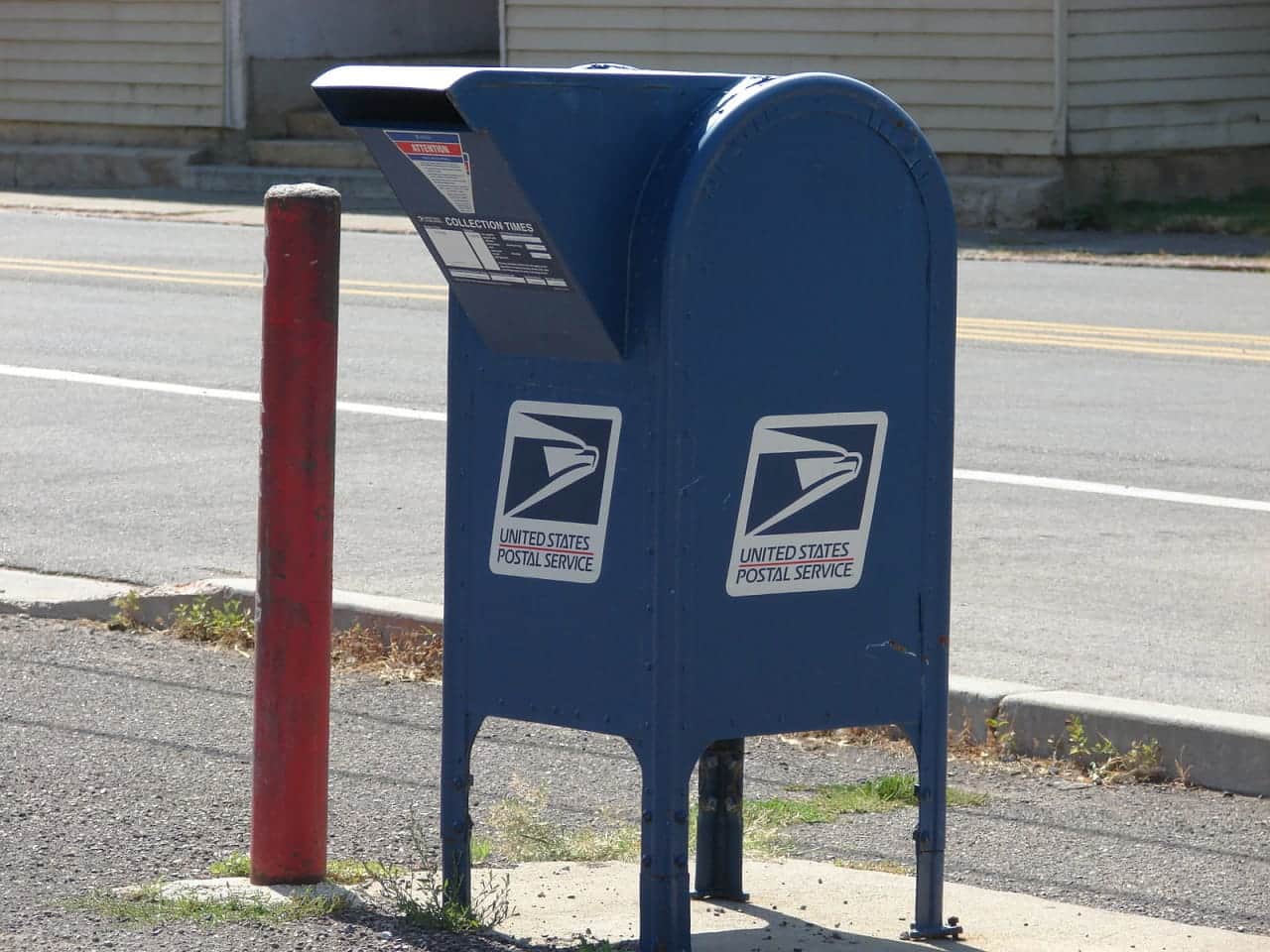 New Canaan residents are being warned of thefts from mailboxes.