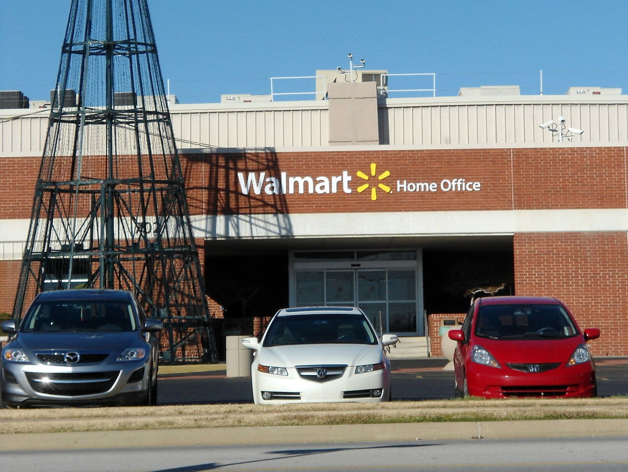 Wal-Mart Stores is testing home delivery through ride-sharing companies.