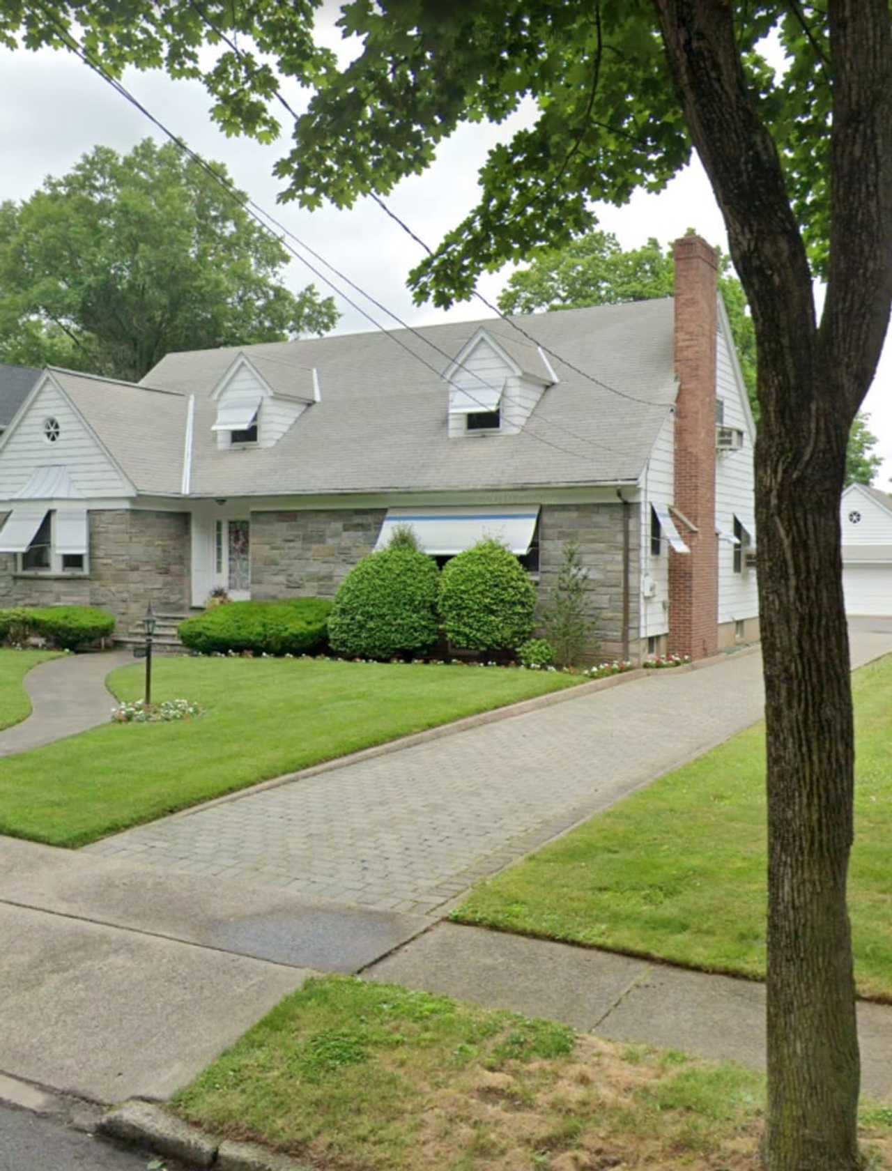 192 Pinelynn Road in Glen Rock