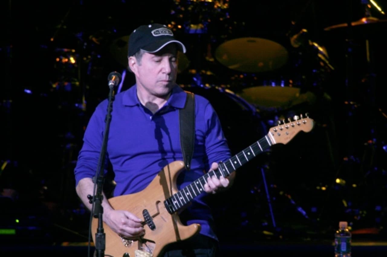 New Canaan singer-songwriters Paul Simon and his wife Edie Brickell have released a new duet. 