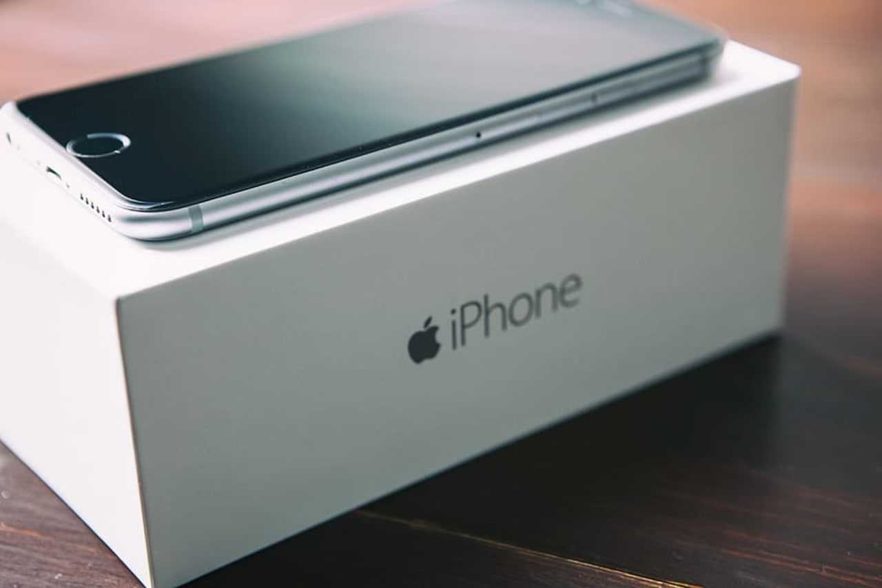 Luis Casado-Antuna ordered iPhones using someone else's personal information and then tried claiming them with fake IDs in their name, Boonton Township police charged.