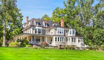 Look Inside: Hudson Valley 'Stepmom' Home Listed For $3.75M