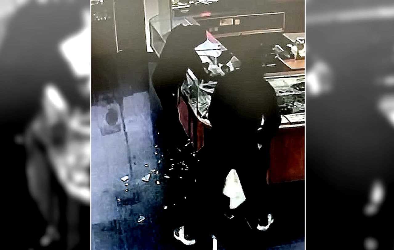Glass-Smashing Jewelry Thieves Pull Paramus Heist, Gone In 66 Seconds (VIDEO)