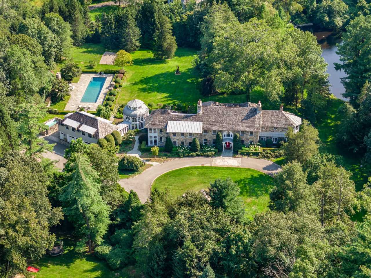 Mary Tyler Moore's Greenwich Estate Hits Market For $21.9 Million