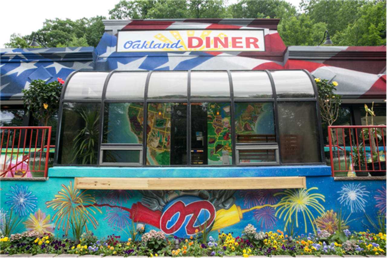 No shrinking violet when it comes to decor, the Oakland Diner is cheerily painted both inside and out.