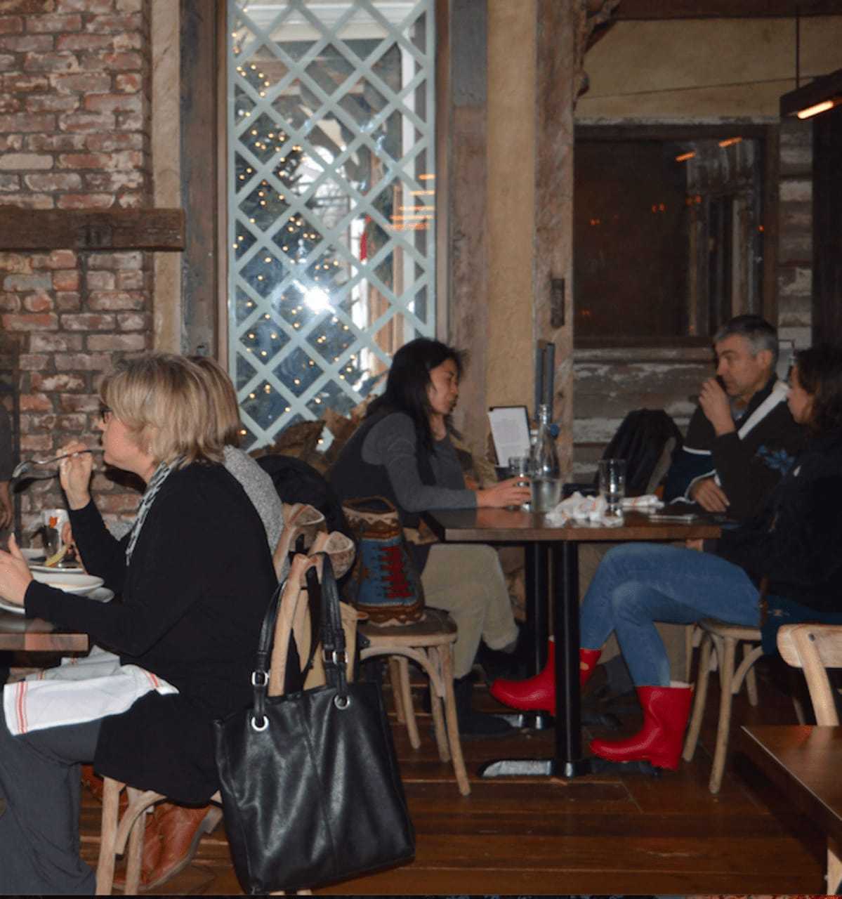 Red Rooster Pub in Newtown at lunchtime