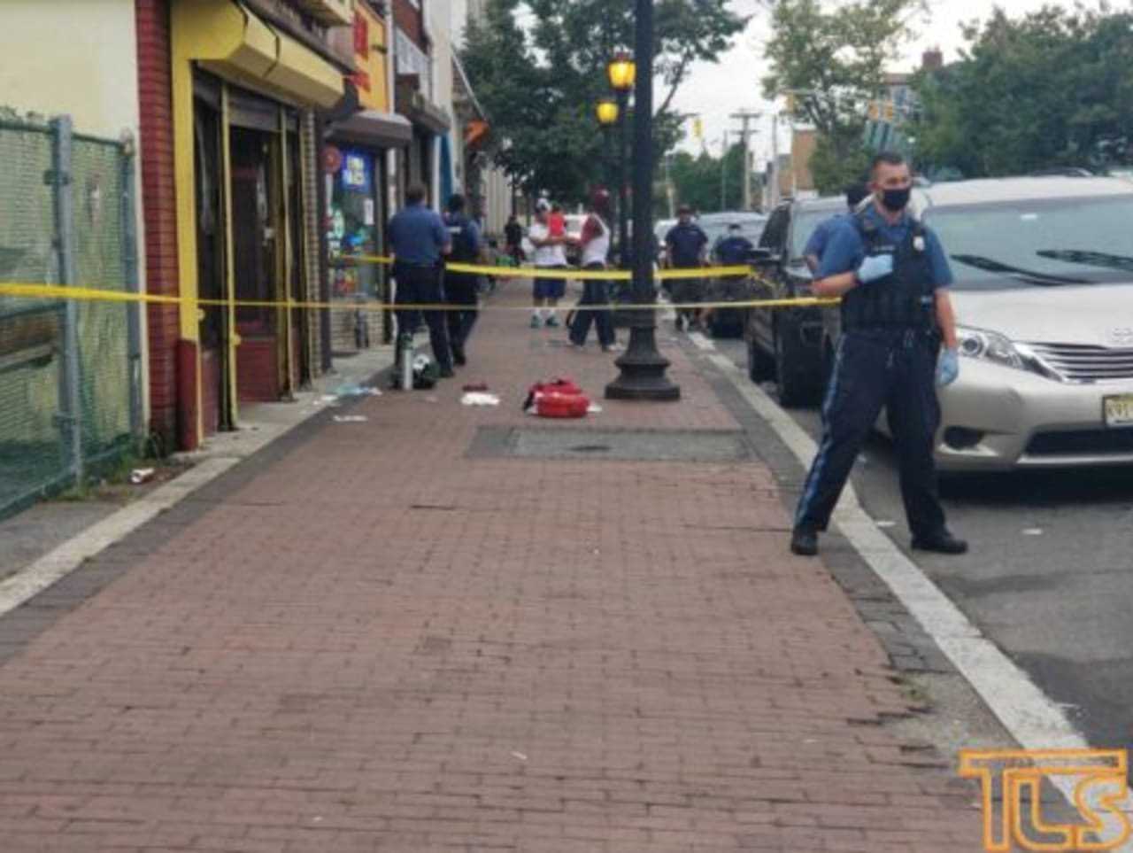 Lakewood police seal off Monday's crime scene where a man was fatally stabbed. (Courtesy/ The Lakewood Scoop)