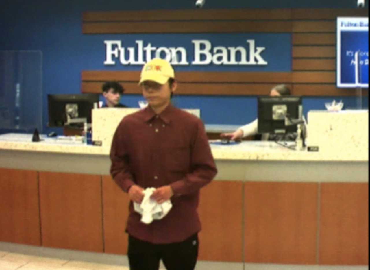 NJ Bank Robber Captured Clearly On Surveillance Cameras