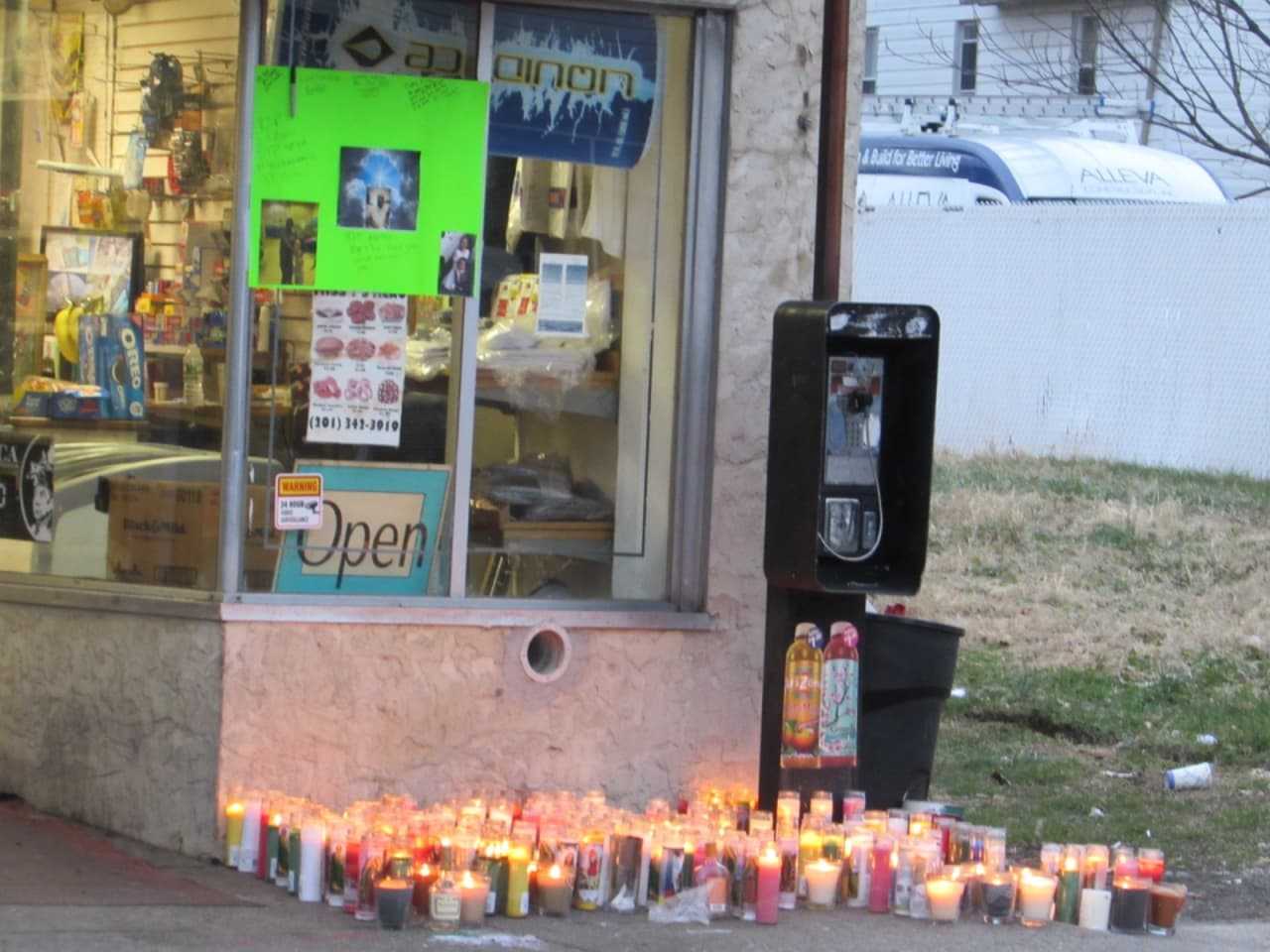 Memorial to Dakota Johnson.