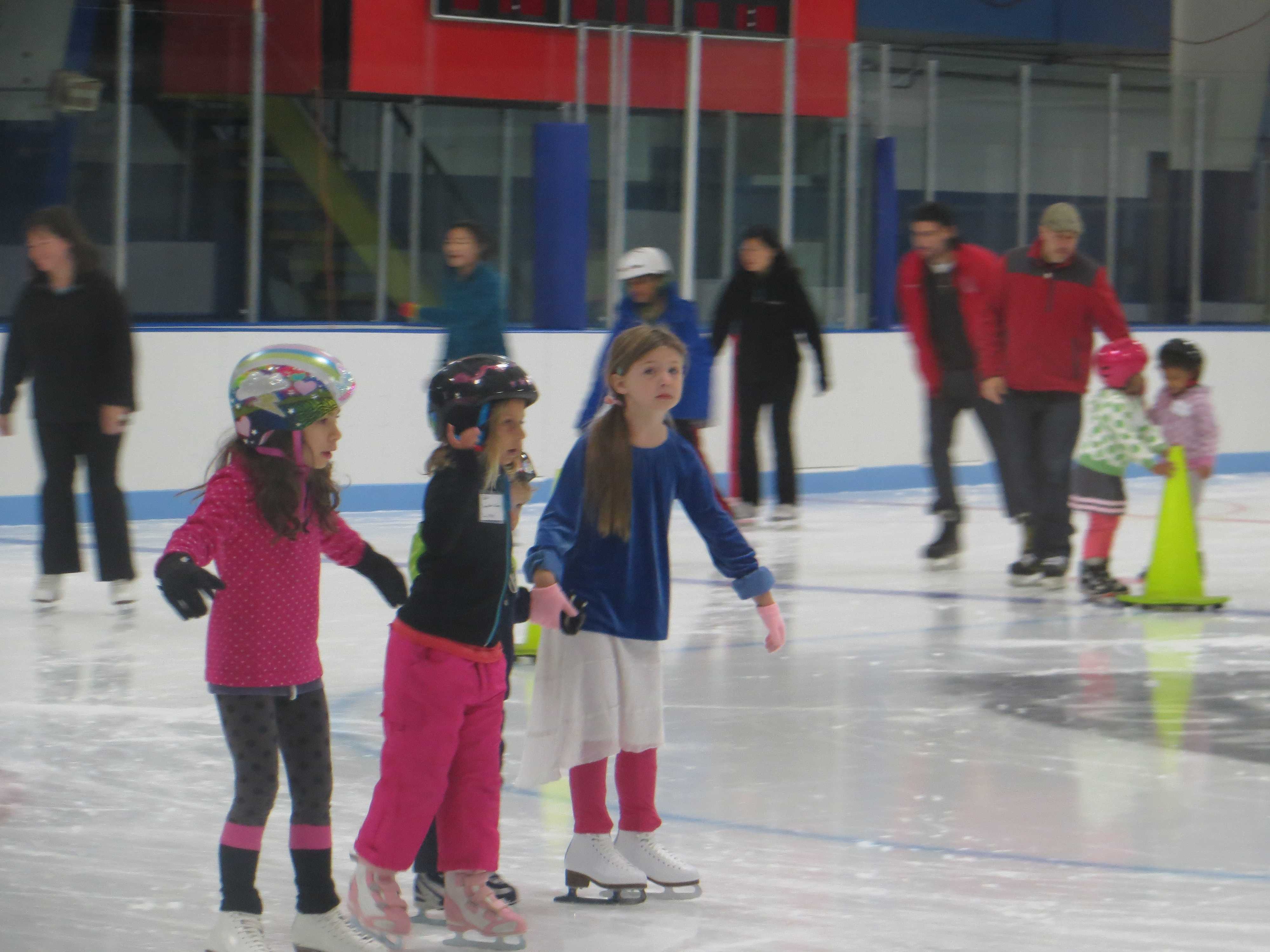 More Mamaroneck skaters having fun on the ice.