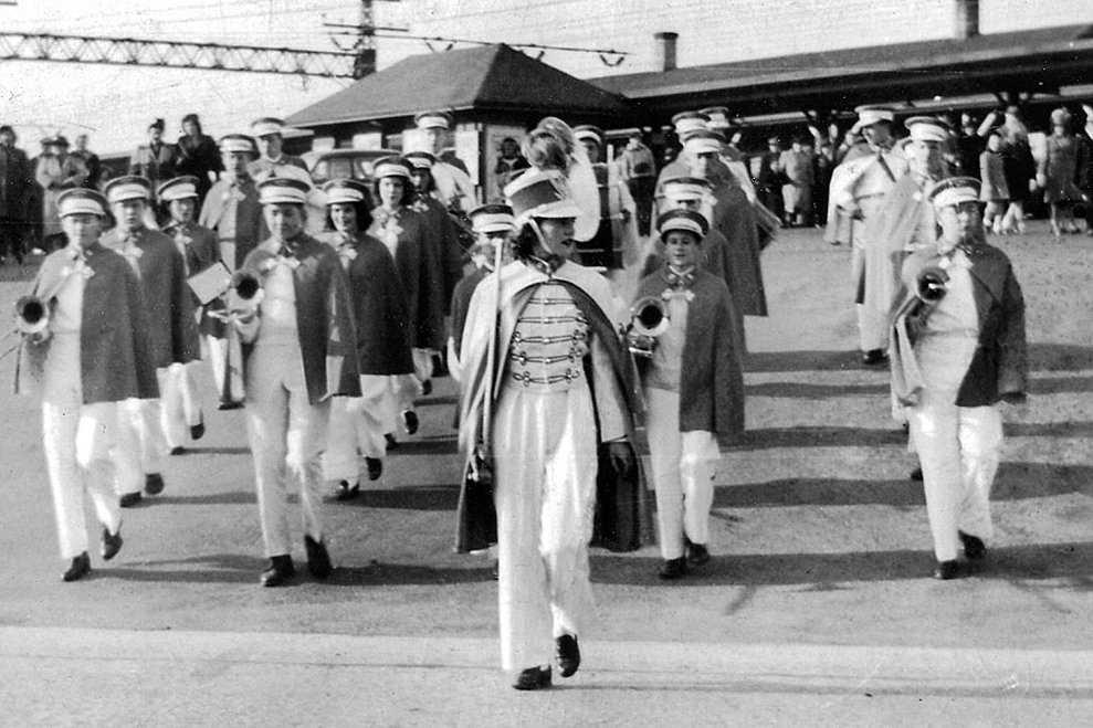Pat Parlette leads the Darien Marching Band in the  1943 Memorial Day parade.