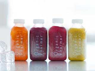 Organic Pharmer's travel juice set retains all of it's nutrients when frozen and can even get through airport security. 