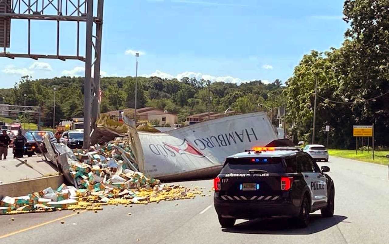 UPDATE: Northbound Route 17 Reopened After Wild Tractor-Trailer Crash Damages Overhead Sign