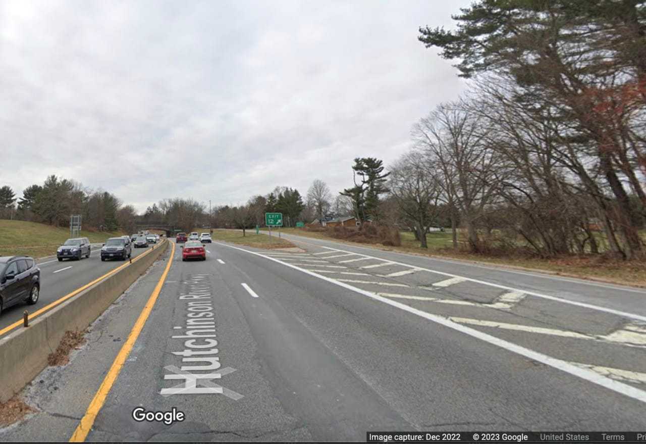 Blocked Lane Slows Traffic On Hutchinson River Parkway In Scarsdale: Developing