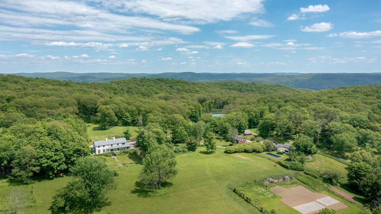 Here's How 2022 Luxury Housing Market In Westchester Compared To Hudson Valley Counties: Report