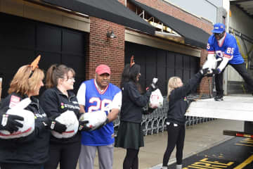 Ex-Giants To Help Stop & Shop Deliver Thanksgiving Turkeys To Food Bank of Hudson Valley