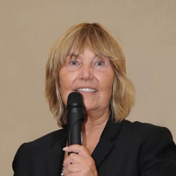 Teaneck Schools Supt. Barbara Pinsak will retire Sept. 1.