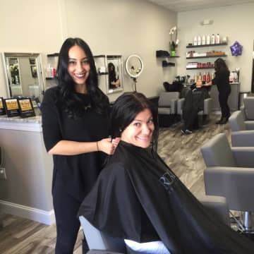 Ashley Lauren Beauty Lounge will hold its grand opening party on Thursday.