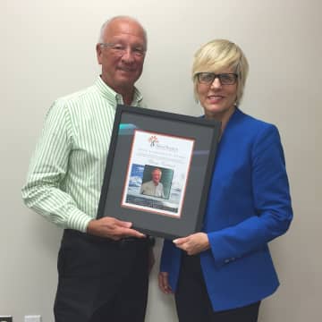 SilverSource board member Barry Coutant recently received the 2016 SilverSource Leadership Award.