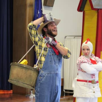 Theatreworks recently gave a performance of "Click Clack Moo" at Royle Elementary in Darien.