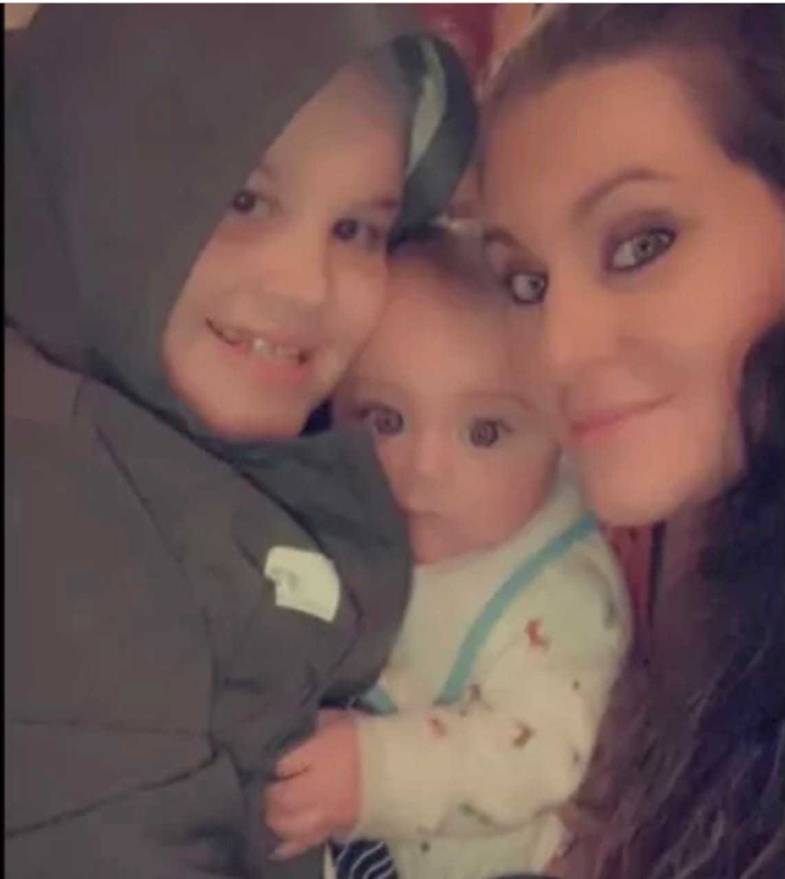 Jessica Perez with her children.