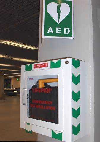 The Eastchester Womens Club has donated a defibrillator to the Lake Isle Senior Center.