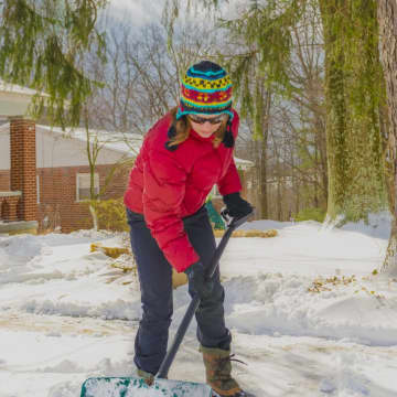When shoveling snow this winter, The Valley Hospital doctors and the American Heart Association urge you to stay safe and exercise caution.